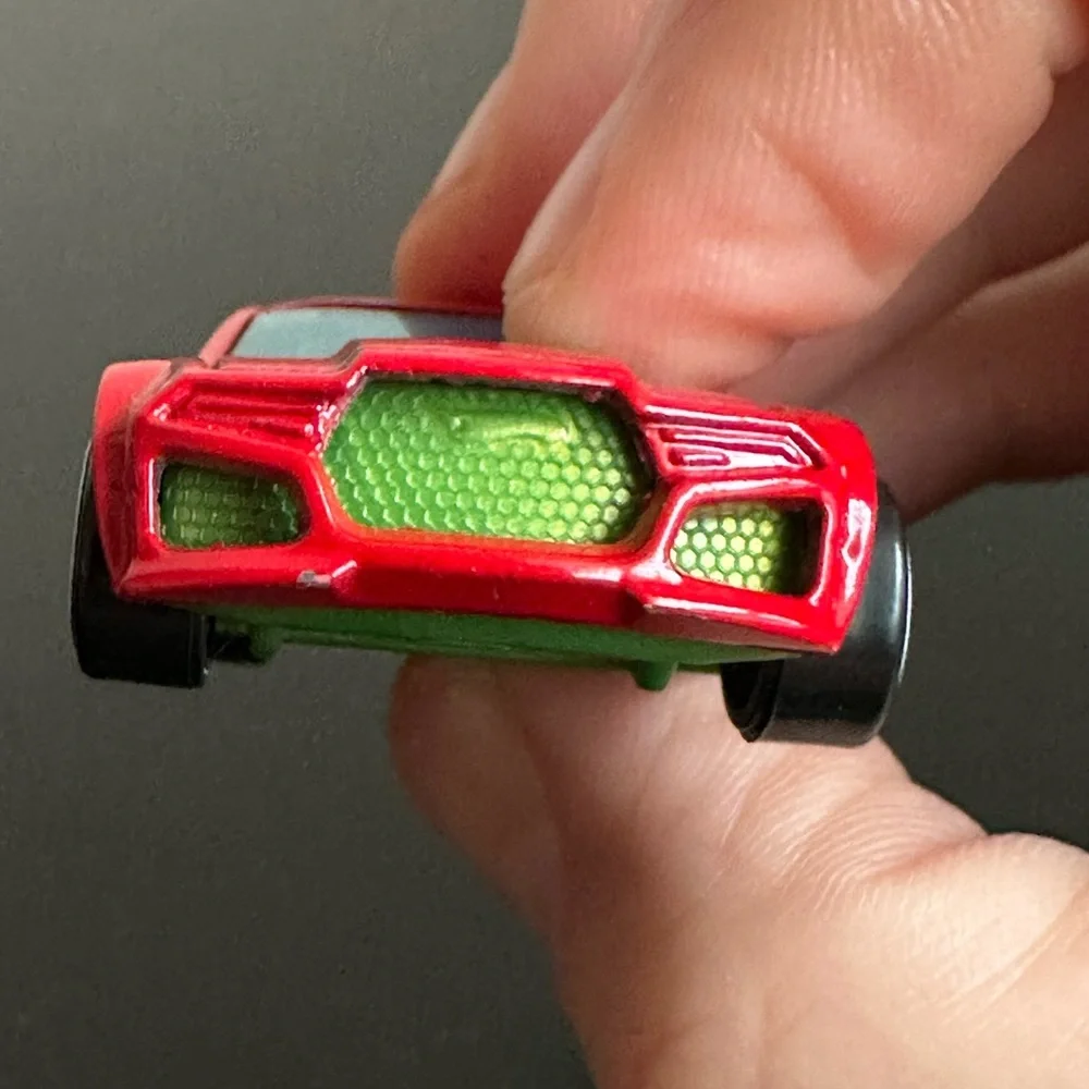 2009 HOT WHEELS TORQUE TWISTER #04 HW RESCUE RED 1:64 DIECAST 2.5" CAR - Picture 13 of 13